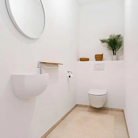 Appartement Modern 2br Near City Center And Free Parking