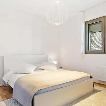 Modern 2br Near City Center And Free Parking