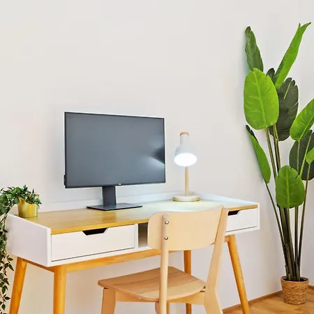 Appartement Modern 2br Near City Center And Free Parking