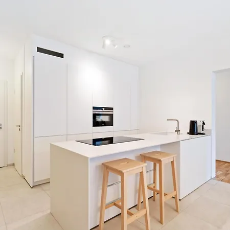 Modern 2br Near City Center And Free Parking