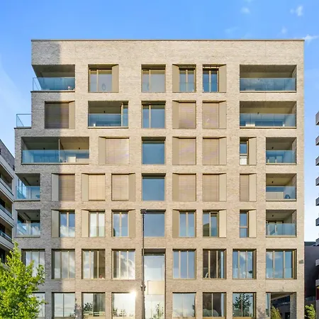 Modern 2br Near City Center And Free Parking *