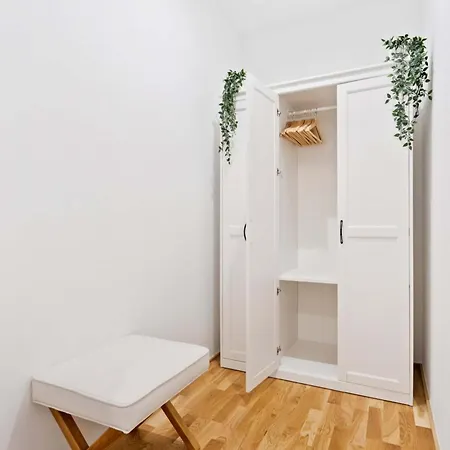 Appartement Modern 2br Near City Center And Free Parking